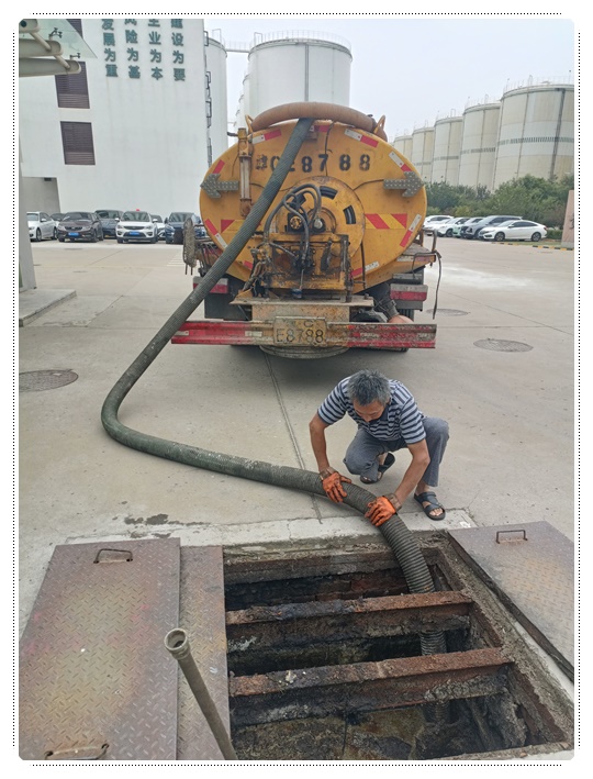 个旧隔油池清掏