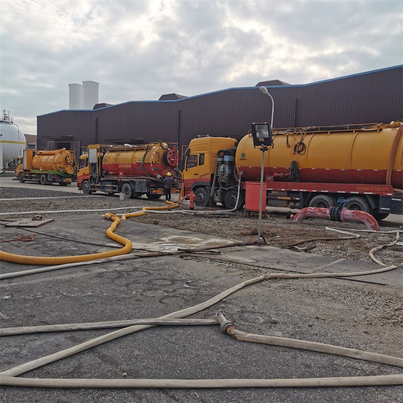 个旧污水池清理