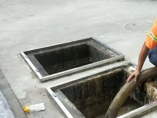 个旧化粪池清理